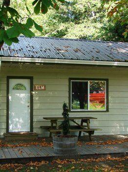 Отель Cabins And Campground At Cultus Lake Park Чилливак Экстерьер фото