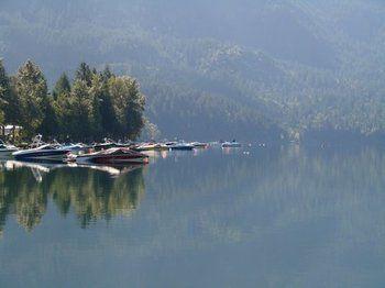 Отель Cabins And Campground At Cultus Lake Park Чилливак Экстерьер фото