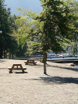 Отель Cabins And Campground At Cultus Lake Park Чилливак Экстерьер фото